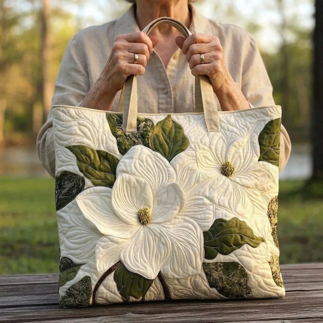 Gesteppter Shopper – Elegante weisse Lilien
